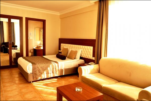 The Corner Park Hotel